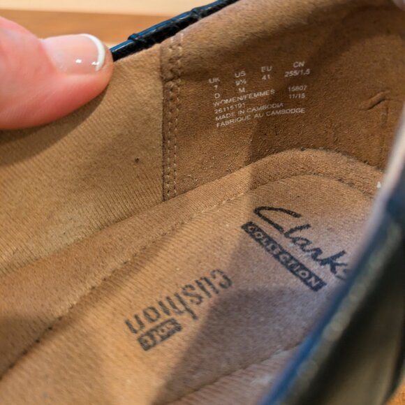 Clark's Women's Slip on Shoes - Picture 2 of 4